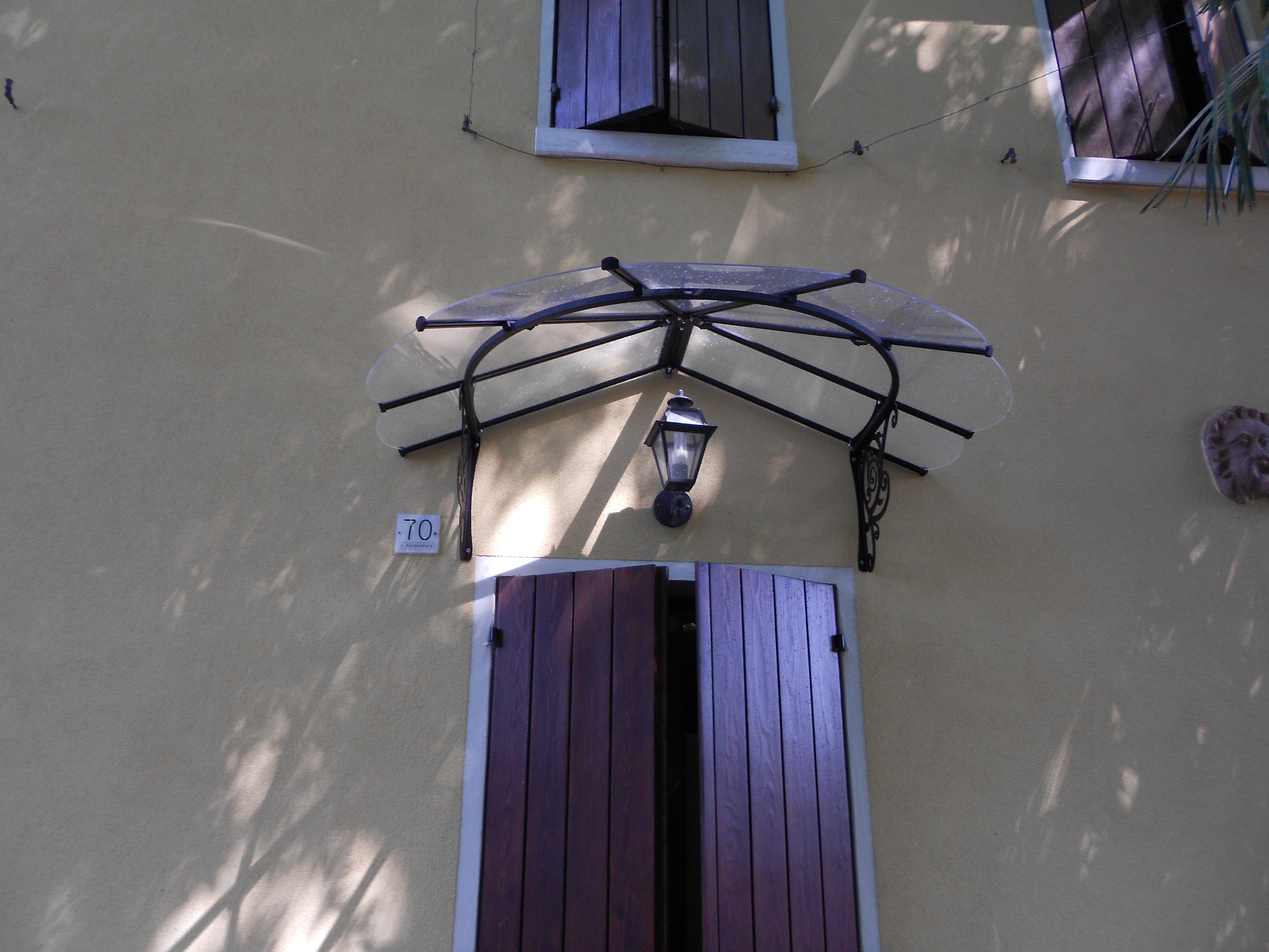 Elegant dörrtak i polykarbonat Lily Palram - Canopia antracit