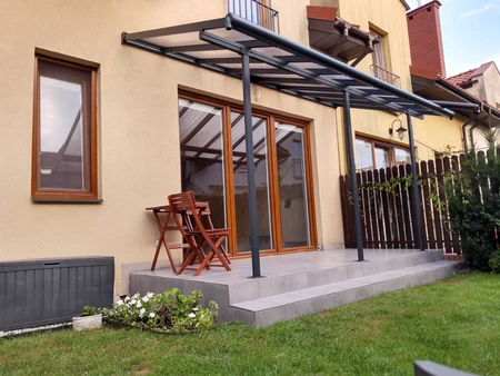 Terrassöverdäckning i aluminium Sierra Palram 2,3 x 4,6 m grå