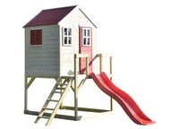 Antek hus med träplattform och rutschkana