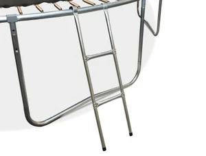 Stege  gör att du bekvämt kan klättra upp på studs