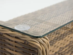 Härdat glas  bordsskivan är täckt av en 5 mm tjock Härdat glas  bordsskivan är täckt av en 5 mm tjock