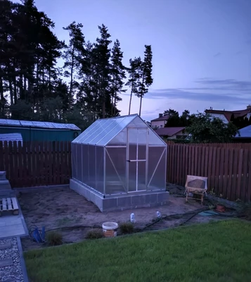 Växthus av polykarbonat Silver Mythos 1,85 x 3,1 m Palram – Canopia