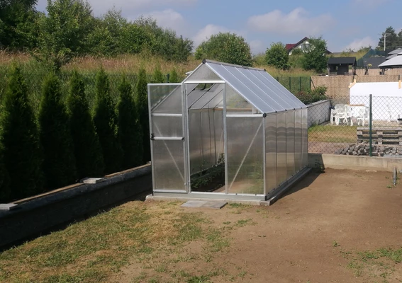 Växthus av polykarbonat Silver Mythos 1,85 x 3,1 m Palram – Canopia
