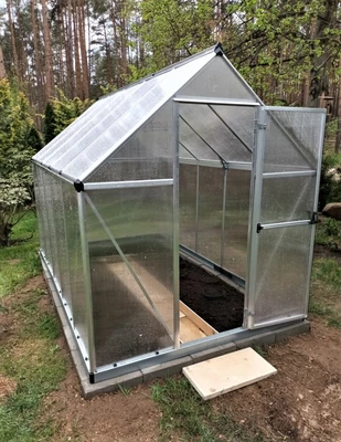 Växthus av polykarbonat Silver Mythos 1,85 x 3,1 m Palram – Canopia