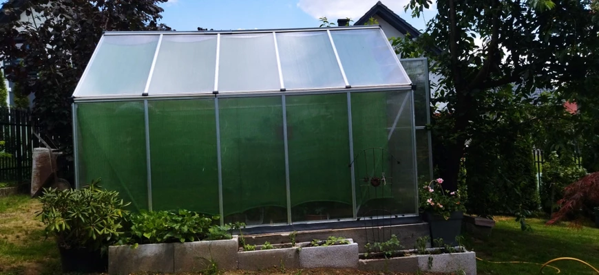 Växthus av polykarbonat Silver Mythos 1,85 x 3,1 m Palram – Canopia