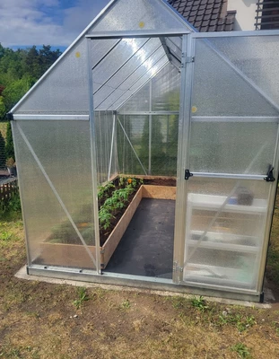 Växthus av polykarbonat Silver Mythos 1,85 x 3,1 m Palram – Canopia