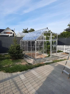 Växthus av polykarbonat Silver Mythos 1,85 x 3,1 m Palram – Canopia
